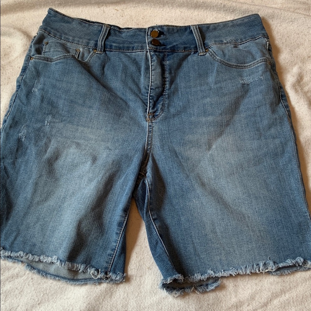 7 Seven For all Mankind sz 18 Bermuda denim shorts medium wash slight destroyed